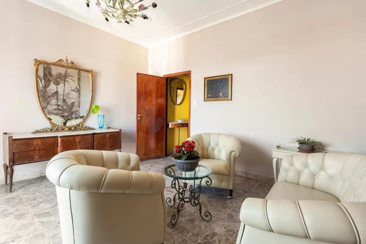 Top Floor Apartment Near Historic Fortino Catania Exterior foto